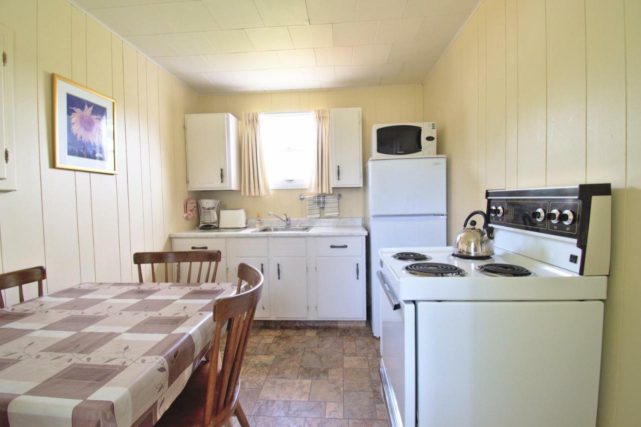 Lakeview Lodge And Cottages Cavendish Bagian luar foto